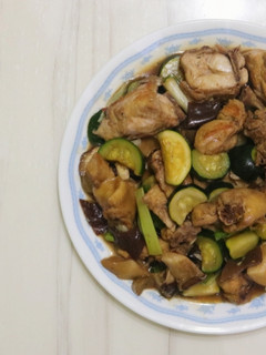 紅燒香菇櫛瓜炒雞肉 的食譜成品照片