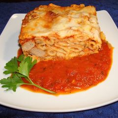 A picture of BAKED PASTA WITH HOMEMADE CHICKEN ITALIAN SAUSAGES, PEPPERS AND MUSHROOMS. JON STYLE.