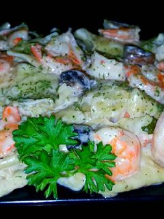 A picture of Mike's Garlic Shrimp Alfredo.