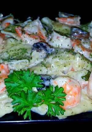 A picture of Mike's Garlic Shrimp Alfredo.