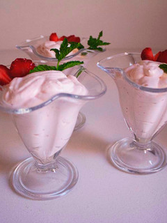 Una foto de Mousse de fresas sin azúcar