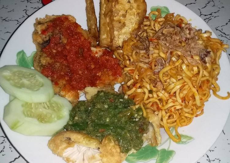 Ayam geprek kesurupan