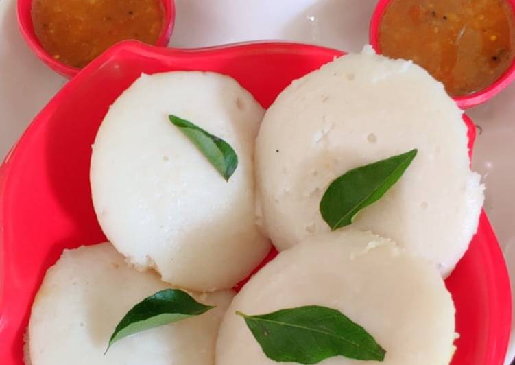 Recipe: Tasty Idli sambhar with chutney