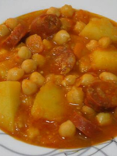 Una foto de Guiso de garbanzos con chorizo
