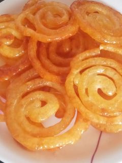 जलेबी(Jalebi recipe in Hindi) रेसिपी मुख्य फोटो
