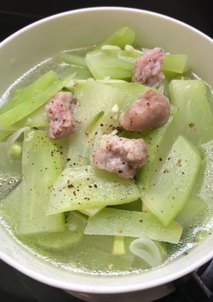 Hình của món Canh su su nấu thịt viên.