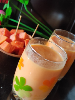 पपाया मिल्कशेक (papaya milkshake recipe in Hindi) रेसिपी मुख्य फोटो