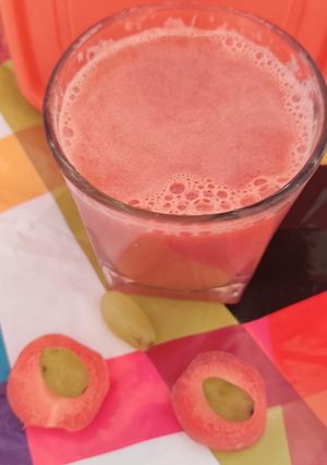 अंगूर और गाजर का जूस (Angoor Aur gajar ka juice recipe in Hindi) रेसिपी मुख्य फोटो