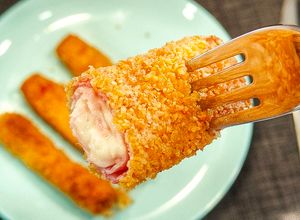 Foto principal de Rollitos de jamón de york y queso en freidora de aire