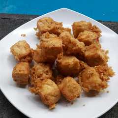 A picture of Tahu Crispy.
