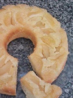 Una foto de Torta de manzana/ Apple Cake  🍎