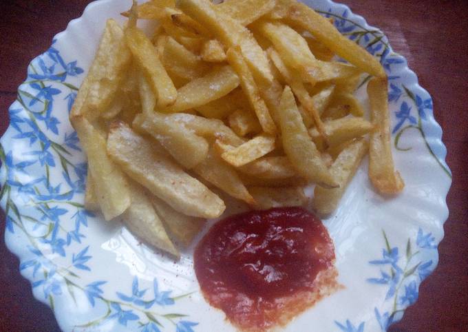 Simple Way to Prepare Quick Chips with Ketchup
