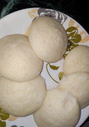 सूजी की इडली (Suji ki idli recipe in hindi) रेसिपी मुख्य फोटो