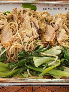 A picture of Egg Noodles With Grilled Chicken.