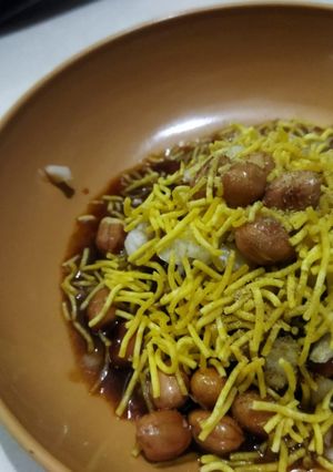 આલુ ટિક્કી ચાટ (Aloo Tikki Chaat Recipe In Gujarati) રેસીપી મુખ્ય ફોટો