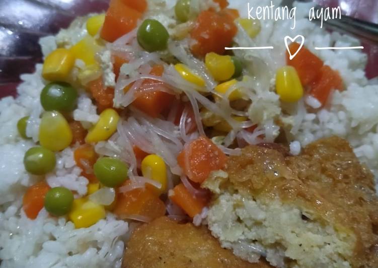 Bagaimana Membuat Sup sayur kuah ayam + perkedel kentang spesial Anti Gagal