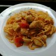 Tallarines de pollo con salsa rosa!