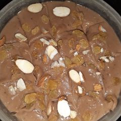 A picture of Fruit biscuits fudge ice cream.