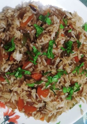 लेफ्ट ओवर फ्राई राइस (left over fried rice recipe in hindi) रेसिपी मुख्य फोटो