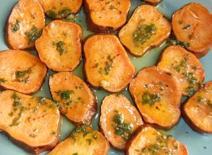 Foto principal de Batatas horneadas con salsa de cilantro y ajo