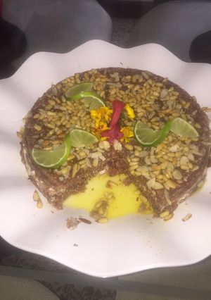 Una foto de Quibbe crudo con snouwor especial y queso Philadelphia