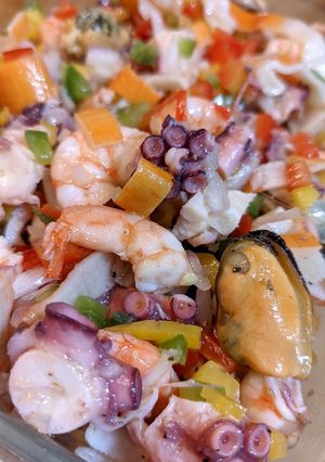 Una foto de Salpicón de gambas, pulpo y mejillones