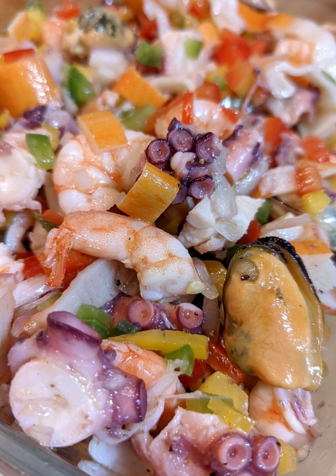Una foto de Salpicón de gambas, pulpo y mejillones