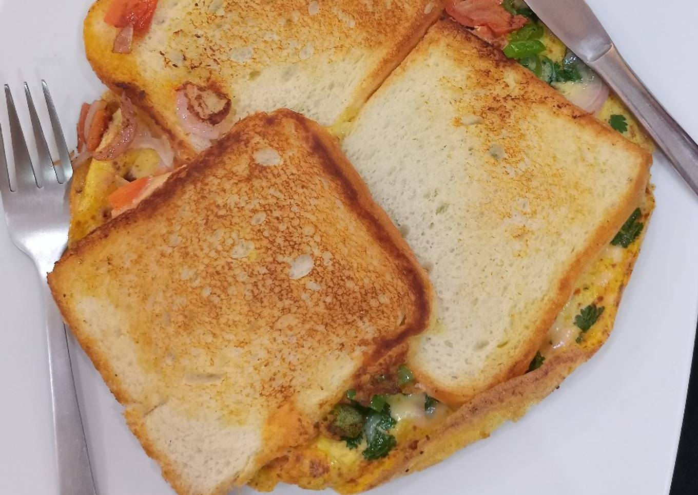 Bread sliced cheese omelette