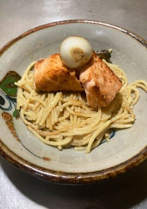Una foto de Salmón 🍣 Encebollado