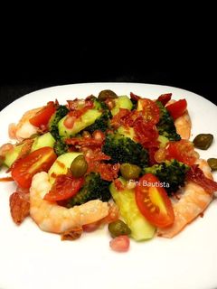 Una foto de Ensalada de brócoli Granada y jamón serrano