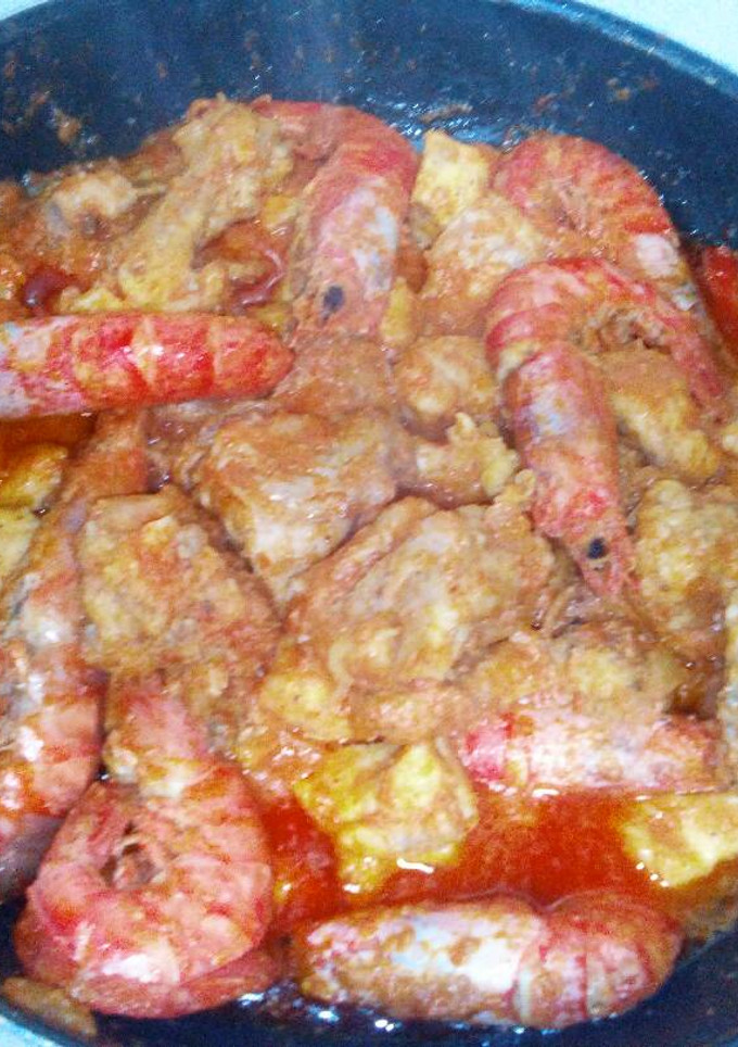 Una foto de Pollo Con Gambas