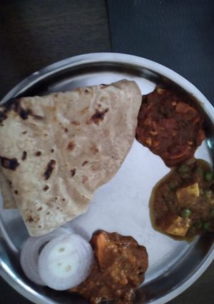 A picture of Kaju kurma.