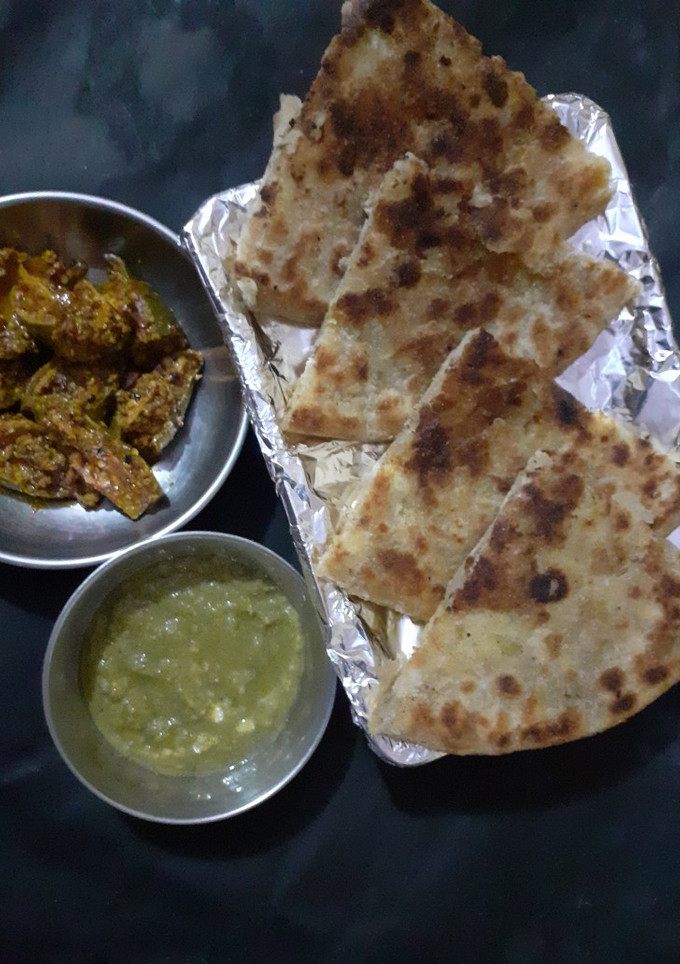 आलू के परांठे (Aloo ke parathe recipe in Hindi) रेसिपी मुख्य फोटो