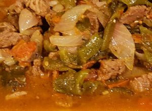 Una foto de Carne de res con rajas de poblano