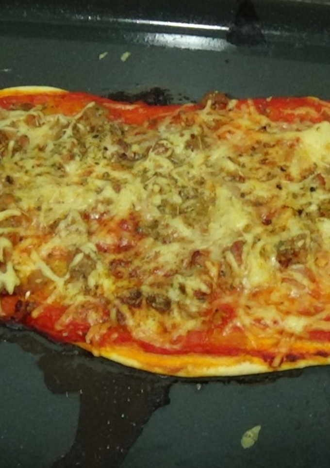 Una foto de Pizza de atún y tomate