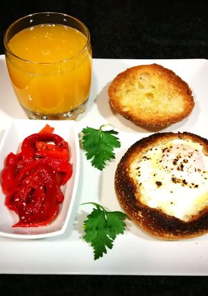 Una foto de Huevo "mollet" sobre bolloal horno