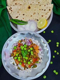 हरे मटर की घुघनी (Hare matar ki ghughni recipe in Hindi) रेसिपी मुख्य फोटो