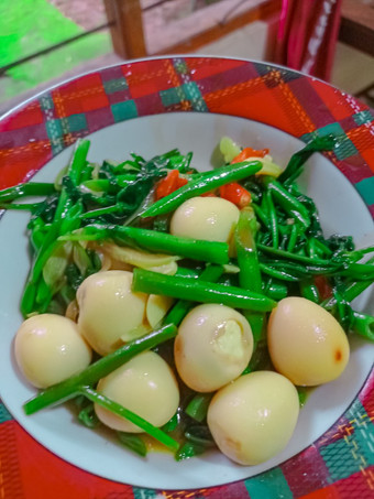 Bagaimana Menyiapkan Tumis kangkung telur puyuh Anti Gagal