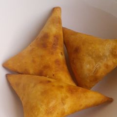A picture of Bomb💣 Chicken Samosas.