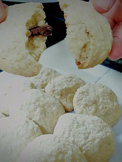 Una foto de Galletas de avena rellenas de chocolate