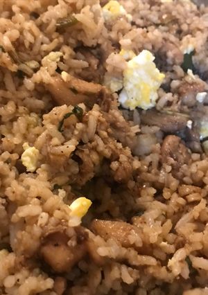 A picture of Thai style pulled chicken fried rice.