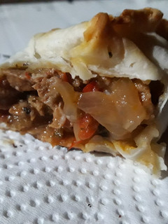 Una foto de Empanadas de carne de Cerdo cortada a cuchillo