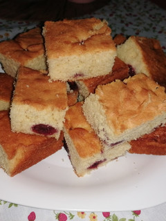 Meggyes piskóta recept fotója