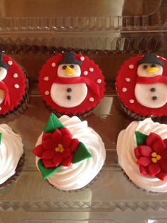 Una foto de Cupcakes de chocolate navideños