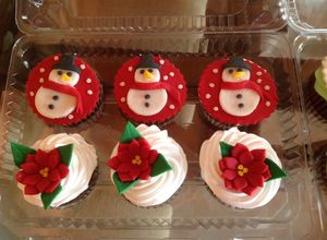Una foto de Cupcakes de chocolate navideños