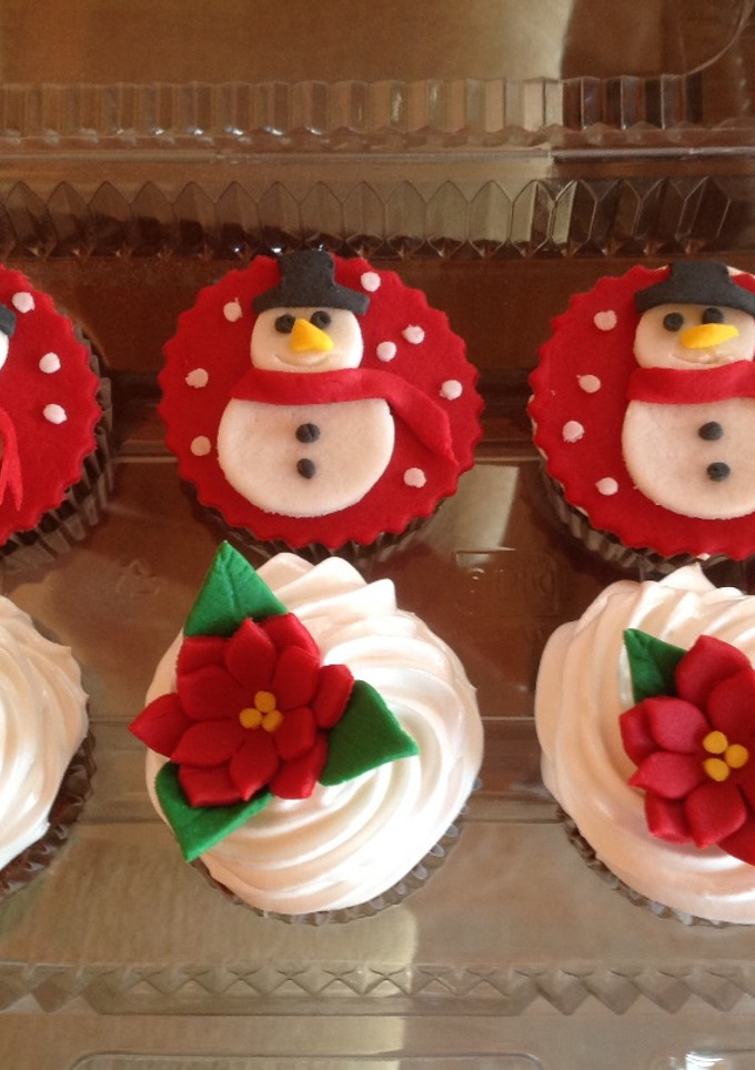 Una foto de Cupcakes de chocolate navideños