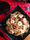 Espaguetis integrales con gambas y tomate seco