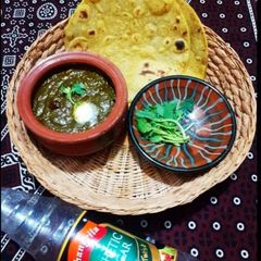 A picture of Sarson Ka Saag Makai Roti.