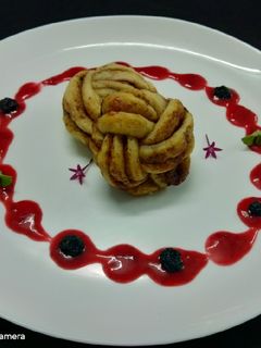 সিনেমন রোল (cinnamon roll recipe in Bengali) রেসিপির প্রধান ছবি