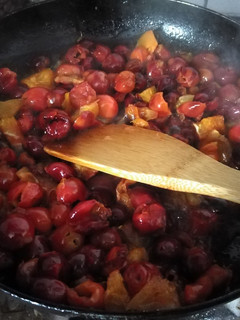 Una foto de Salsa de guindas sin azúcar para postres